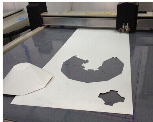 China Shoe Footware Plastic Paper Pattern Cutter With Automatic Grading Software supplier