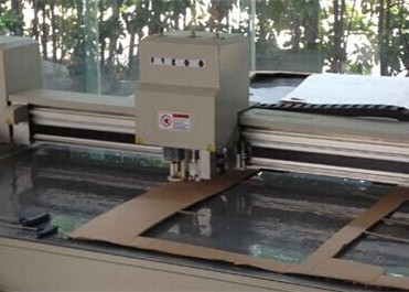 China Small Batch Production Box Sample Maker Digital Cutting Machine supplier