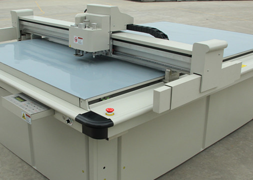 China Carton Box Industrial Cutter Table Sample Maker Plotter Cutting Machine supplier