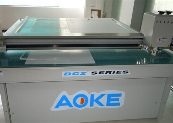 China Flute Carton Box Packaging Digital Paper Cardboard Cutting Machine supplier
